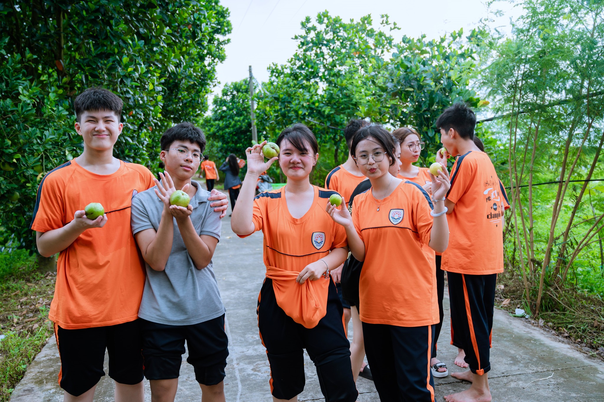 Khối 10, 11 tham gia hoạt động trải nghiệm năm học 2024 - 2025