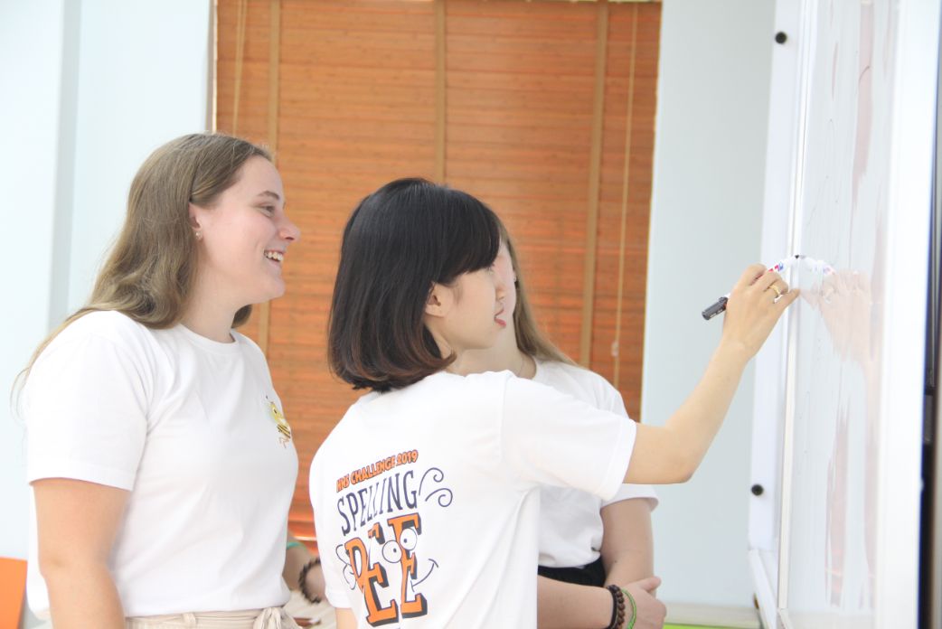 Trường THPT tuyển dụng giáo viên và cán bộ cơ hữu